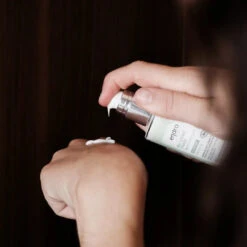 Routine Visage Peaux A Imperfections Et Taches 27 Routine Visage Peaux A Imperfections Et Taches -Endro Cosmetiques CREME MATIFIANTE TEXTURE 2 ENDROCOSMETIQUES