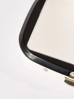 ILGE -Endro Cosmetiques UG ILGE Close 02 L1